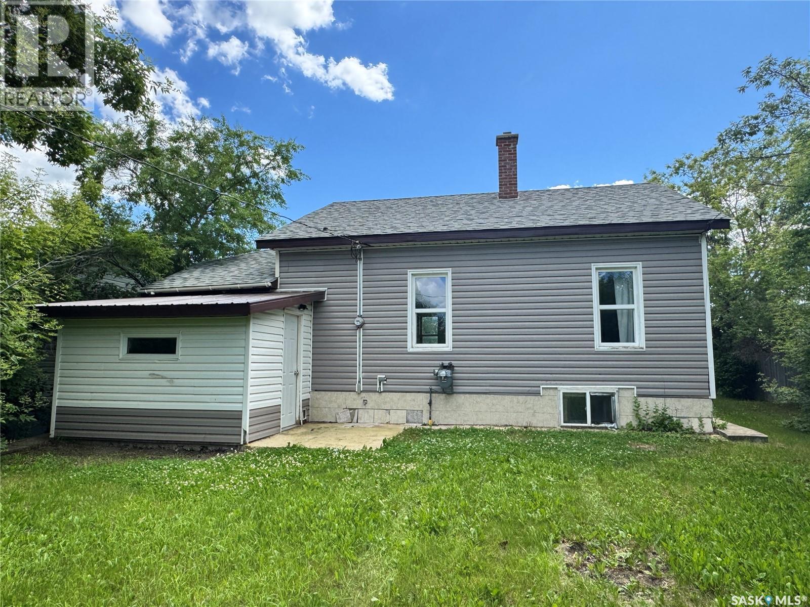 303 4Th Avenue W, Biggar, SK - Outdoor With Exterior