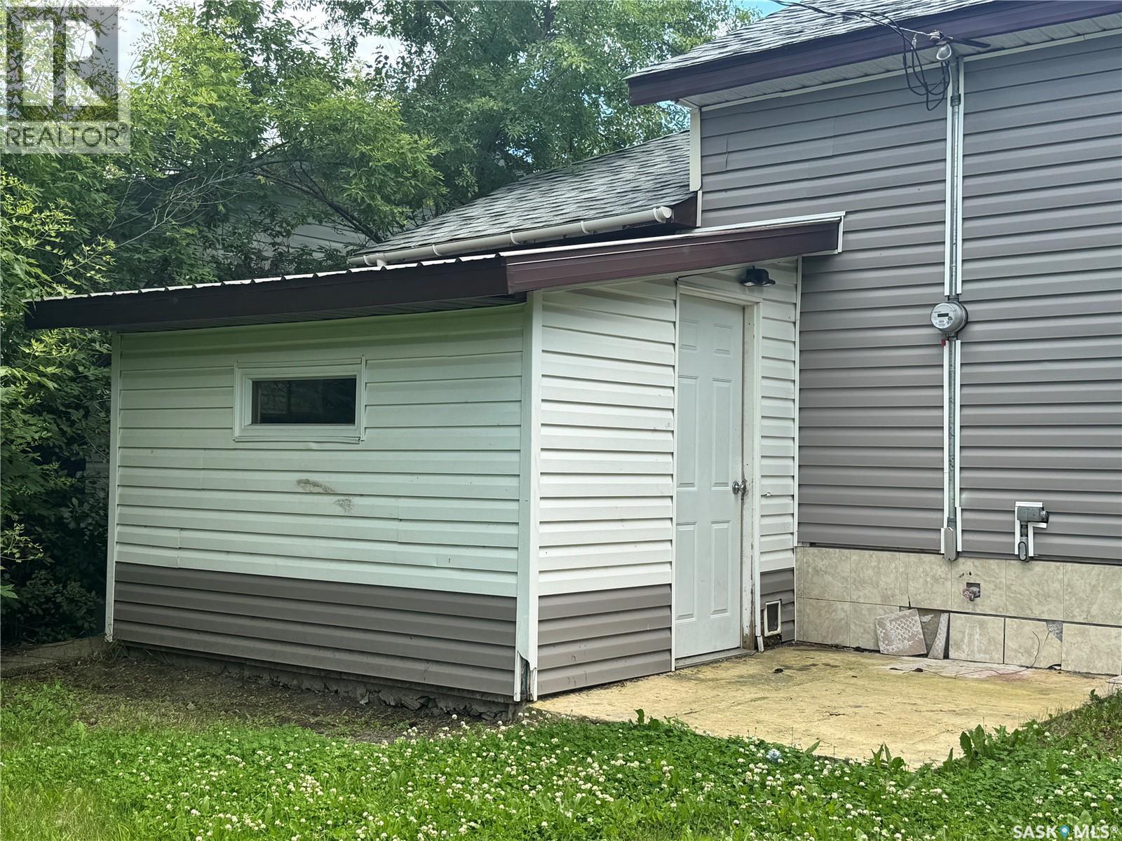 303 4Th Avenue W, Biggar, SK - Outdoor With Exterior