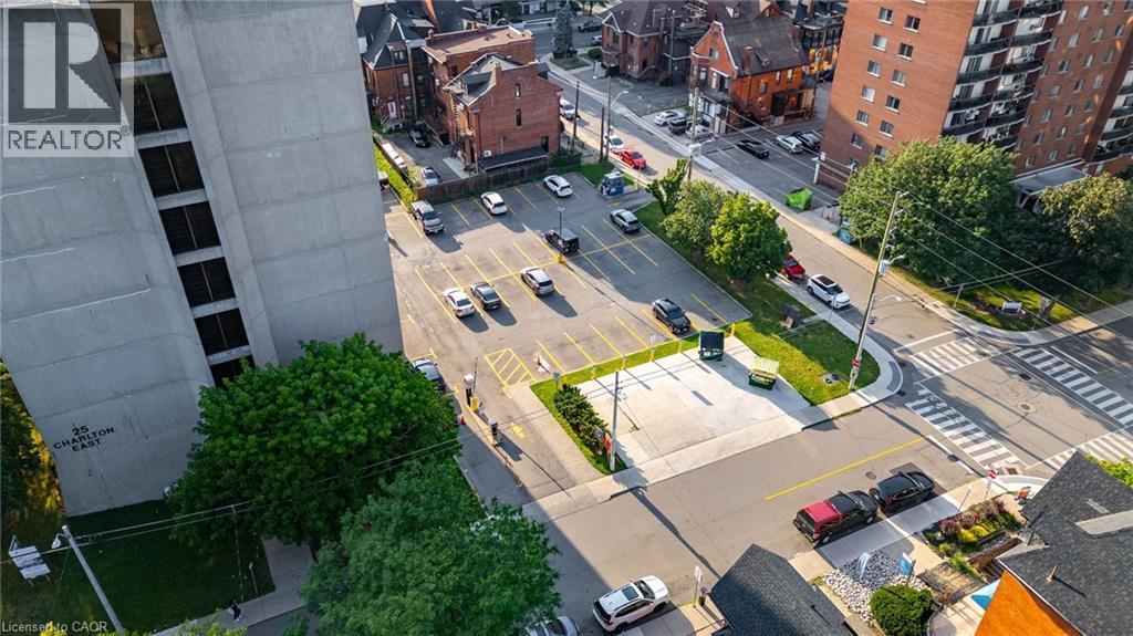 Image quality insufficient for description - 189 Hughson Street, Hamilton, ON