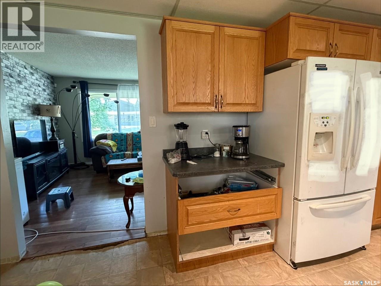 518 1St Street E, Meadow Lake, SK - Indoor Photo Showing Kitchen