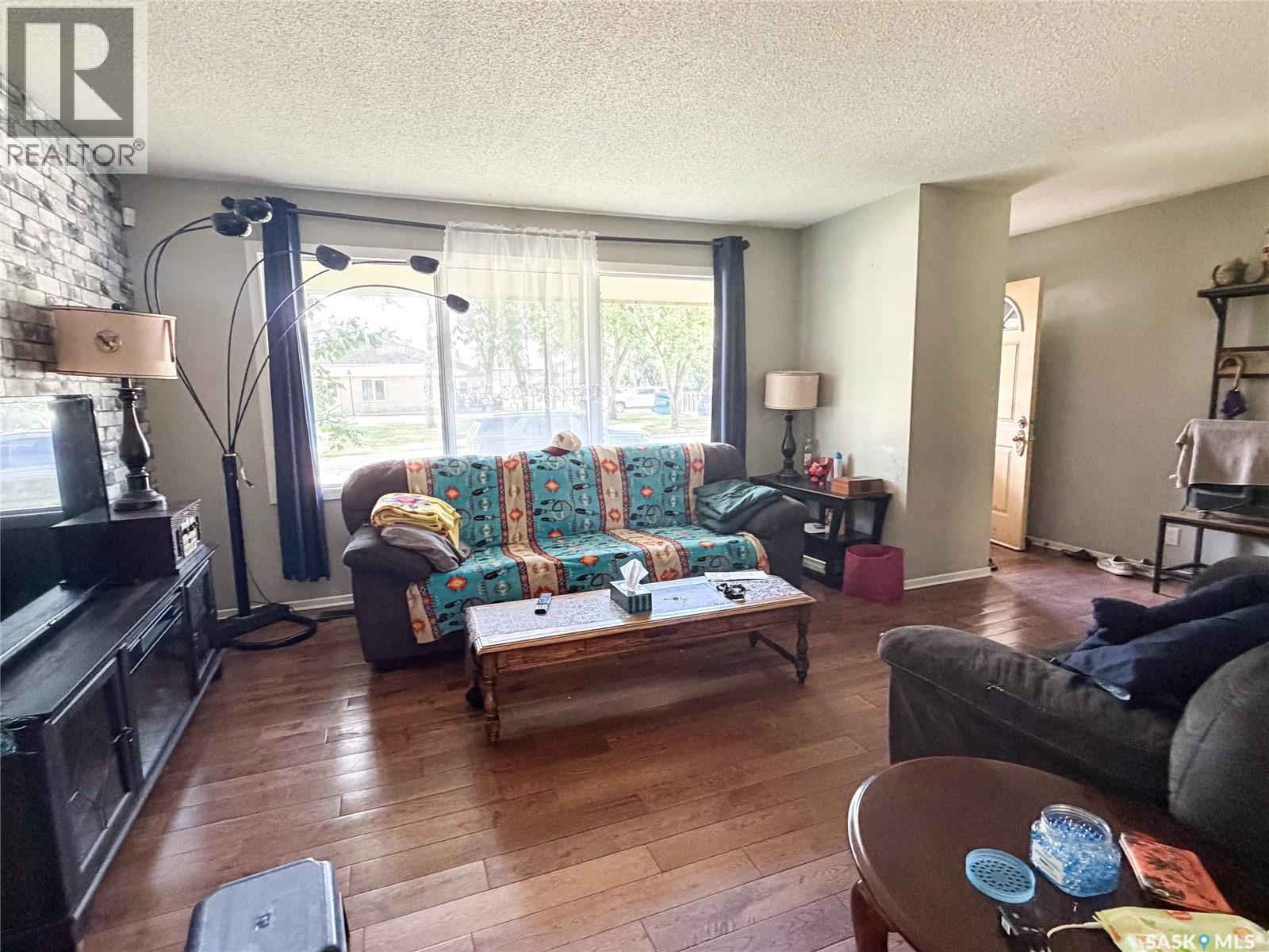 518 1St Street E, Meadow Lake, SK - Indoor Photo Showing Living Room