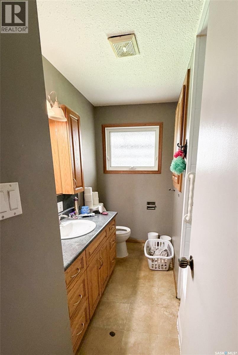 518 1St Street E, Meadow Lake, SK - Indoor Photo Showing Bathroom