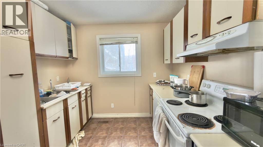 16 Marshall Street, Waterloo, ON - Indoor Photo Showing Kitchen