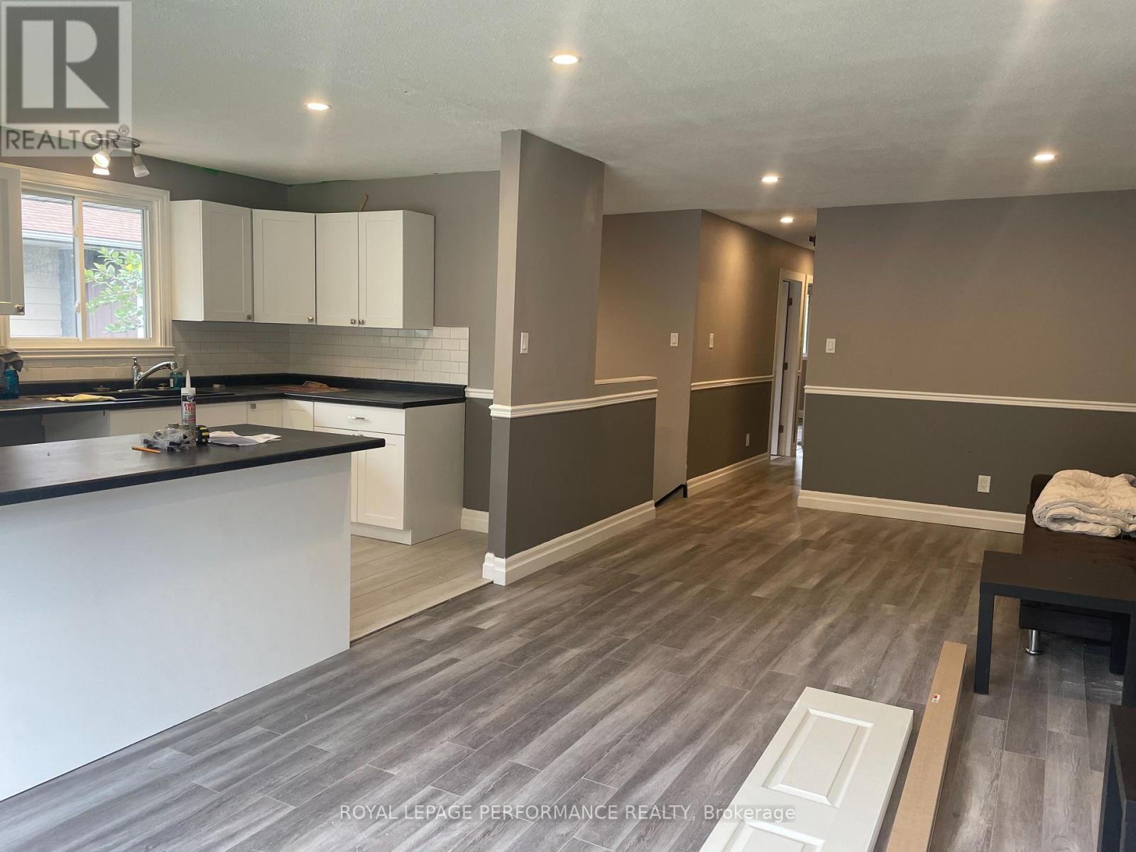 Open-concept - 624 Dundas Crescent, Cornwall, ON - Indoor Photo Showing Kitchen