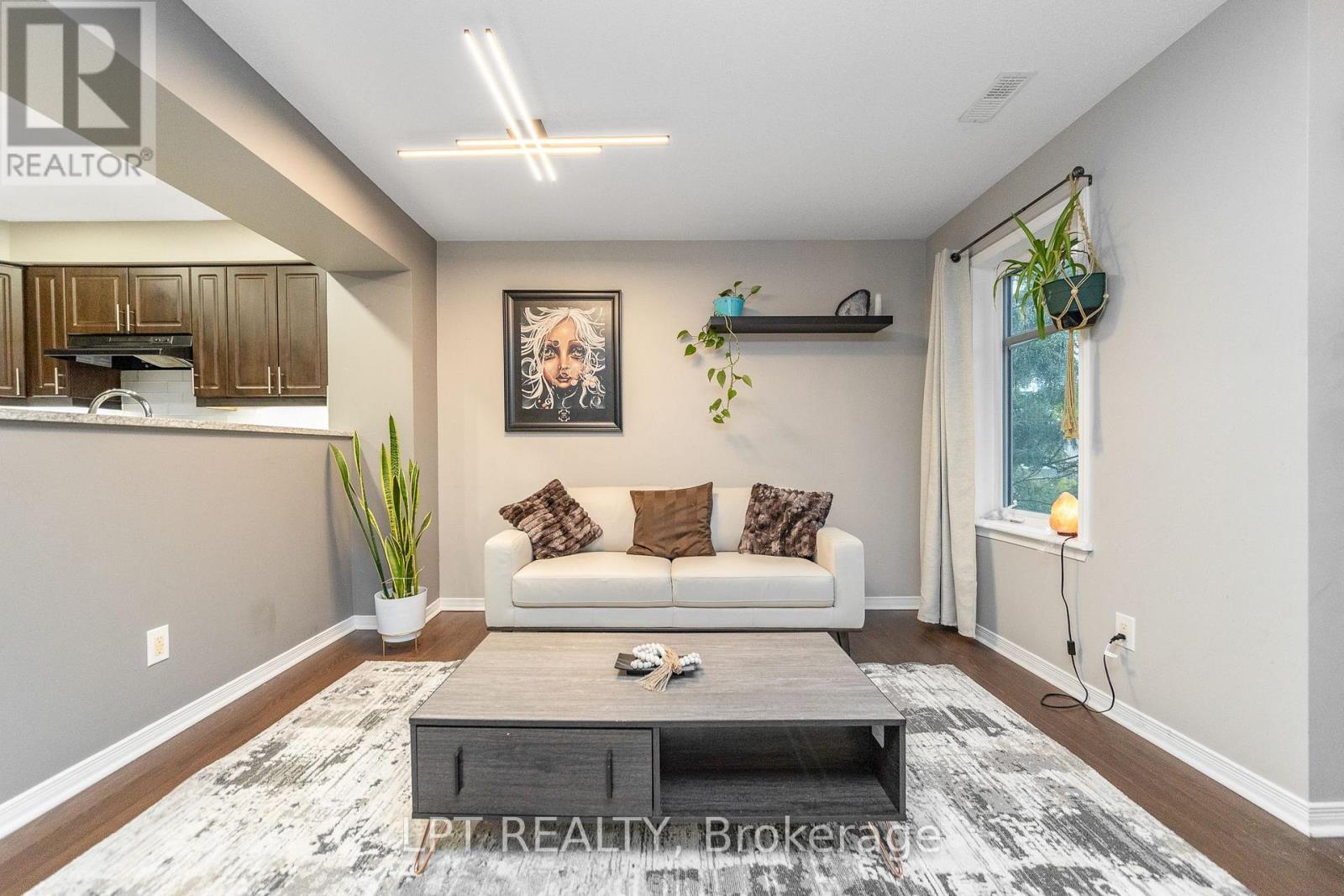 7 - 102 Windswept Private, Ottawa, ON - Indoor Photo Showing Living Room