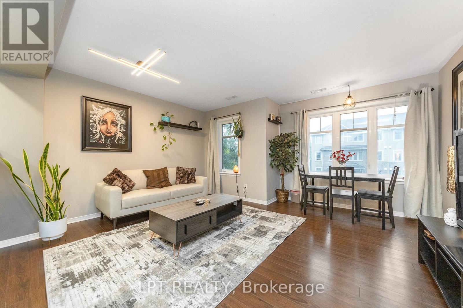 7 - 102 Windswept Private, Ottawa, ON - Indoor Photo Showing Living Room