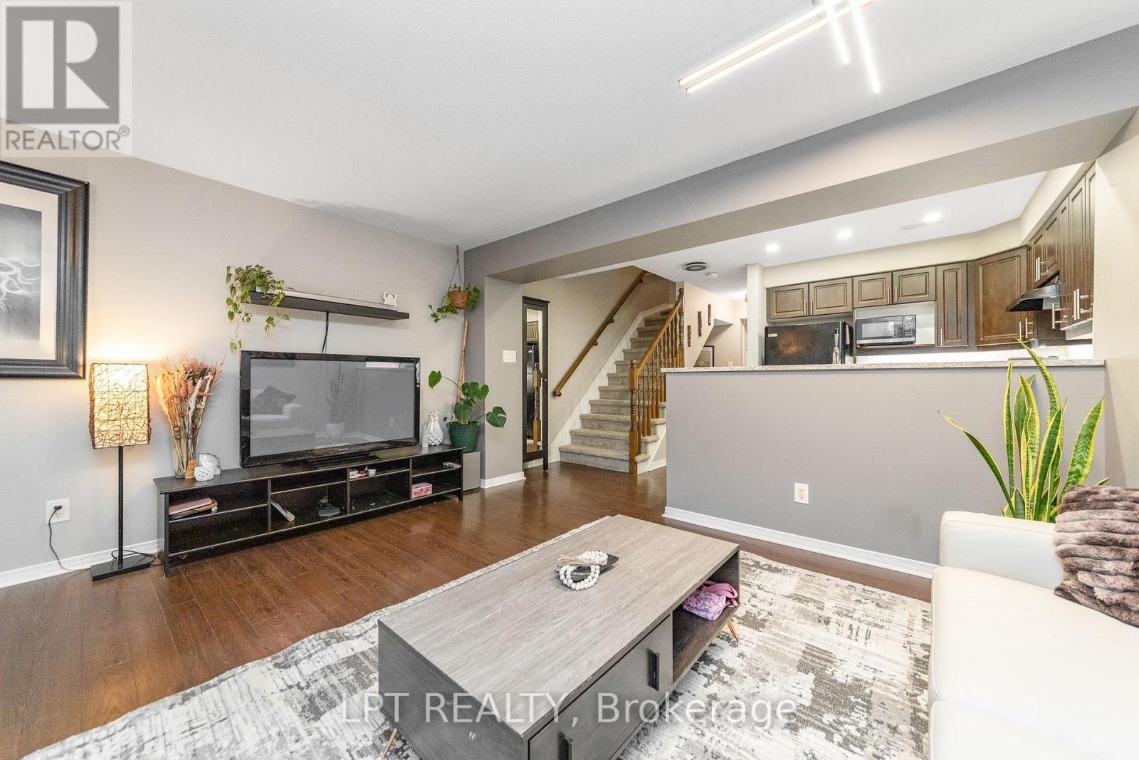 7 - 102 Windswept Private, Ottawa, ON - Indoor Photo Showing Living Room