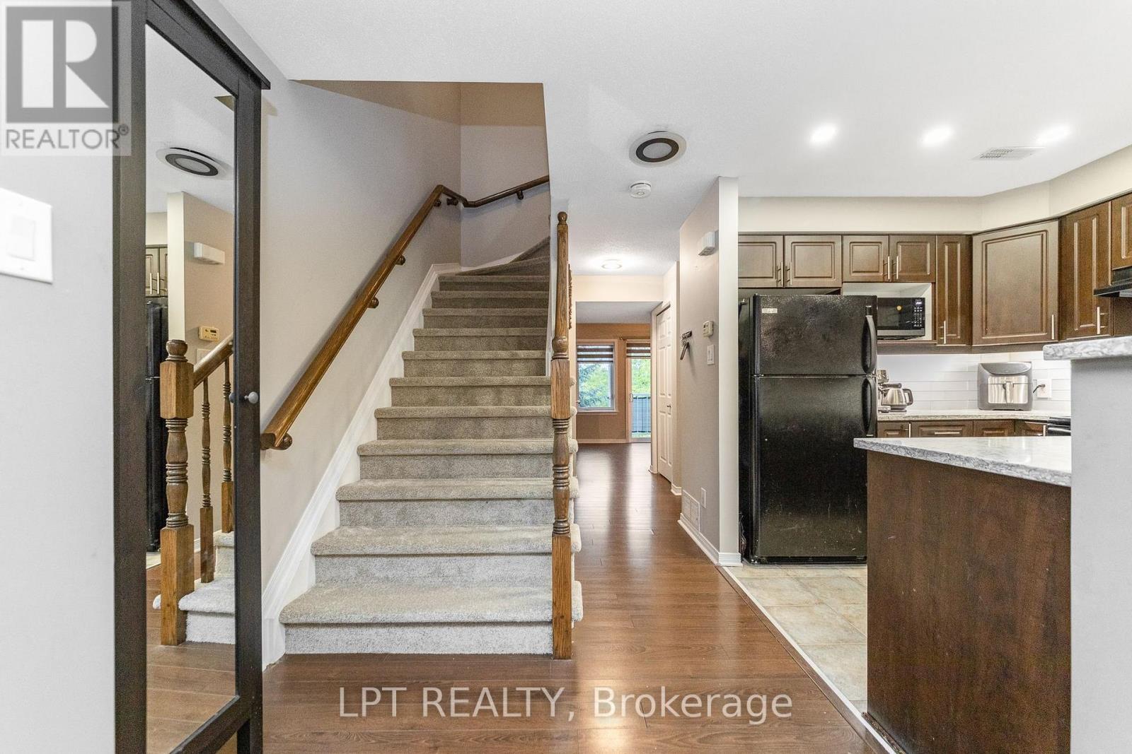 7 - 102 Windswept Private, Ottawa, ON - Indoor Photo Showing Kitchen