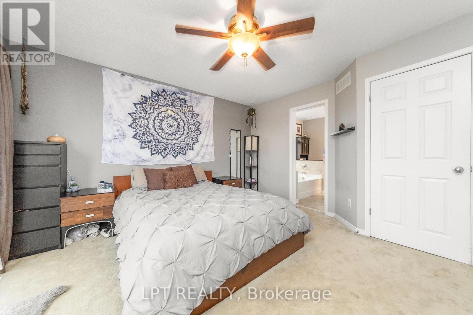 7 - 102 Windswept Private, Ottawa, ON - Indoor Photo Showing Bedroom