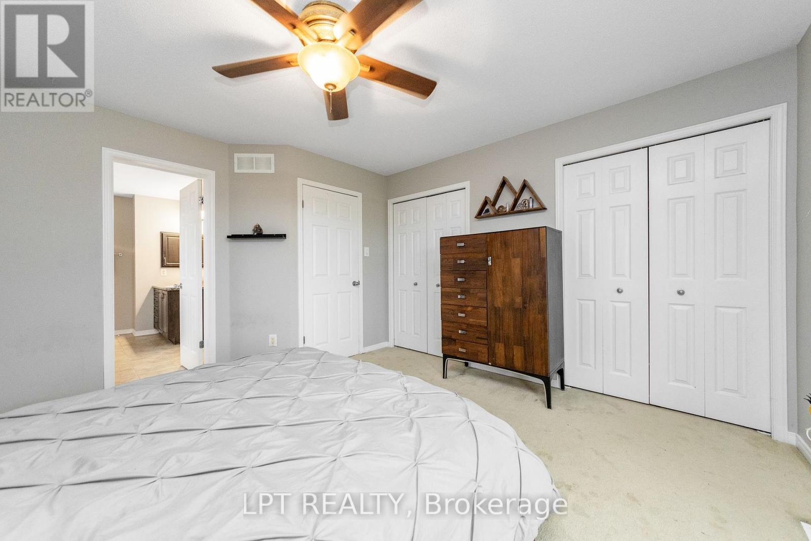 7 - 102 Windswept Private, Ottawa, ON - Indoor Photo Showing Bedroom