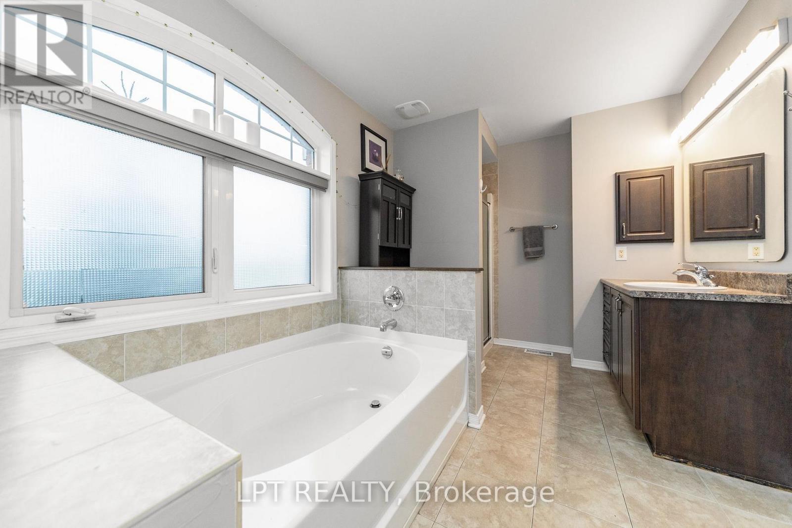 7 - 102 Windswept Private, Ottawa, ON - Indoor Photo Showing Bathroom