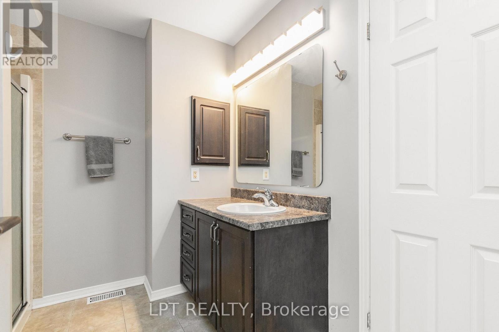 7 - 102 Windswept Private, Ottawa, ON - Indoor Photo Showing Bathroom