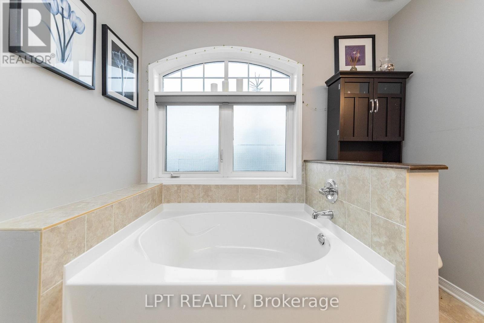 7 - 102 Windswept Private, Ottawa, ON - Indoor Photo Showing Bathroom