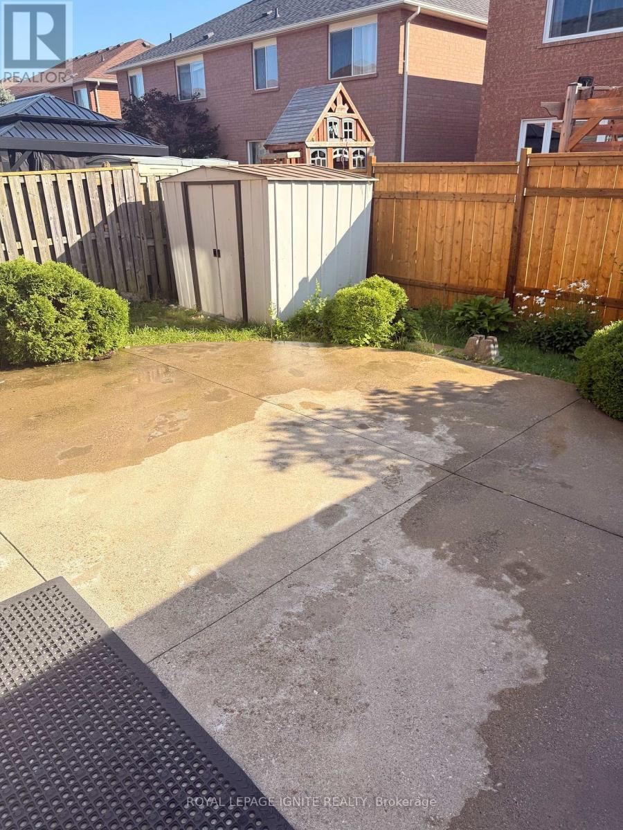865 Shepherd Place, Milton, ON - Outdoor