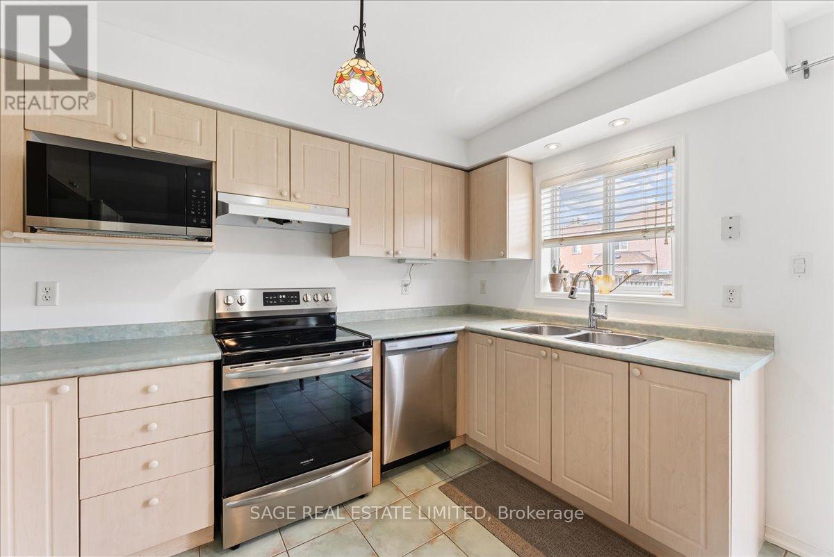 34 Mcsweeney Crescent, Ajax, ON - Indoor Photo Showing Kitchen With Double Sink