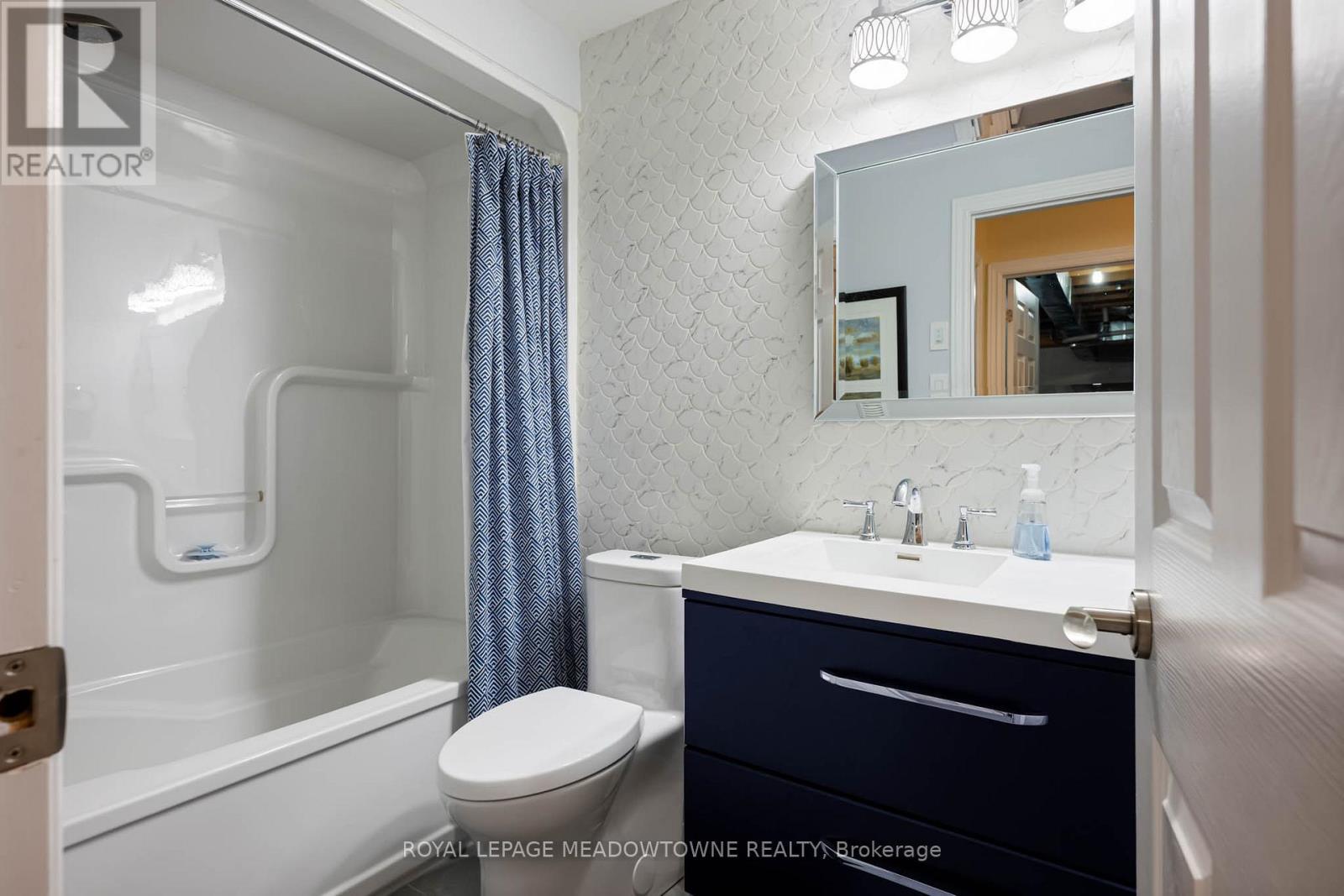 834603 4Th Line Ehs, Mono, ON - Indoor Photo Showing Bathroom