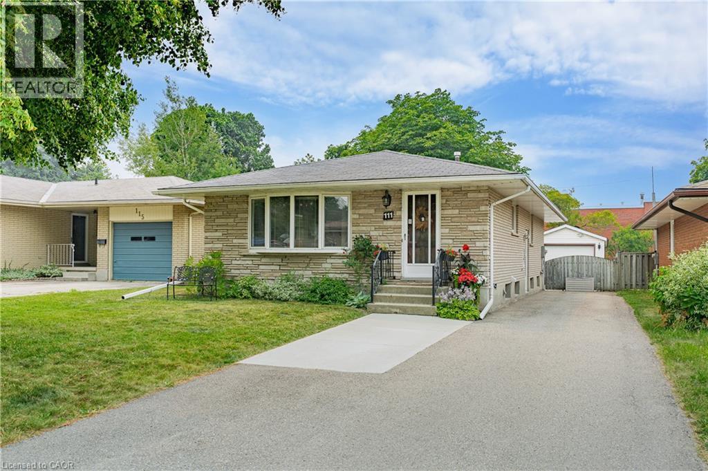 Bungalow-style residence featuring a stone and siding facade - 111 Kimberly Crescent, Kitchener, ON - Outdoor With Facade