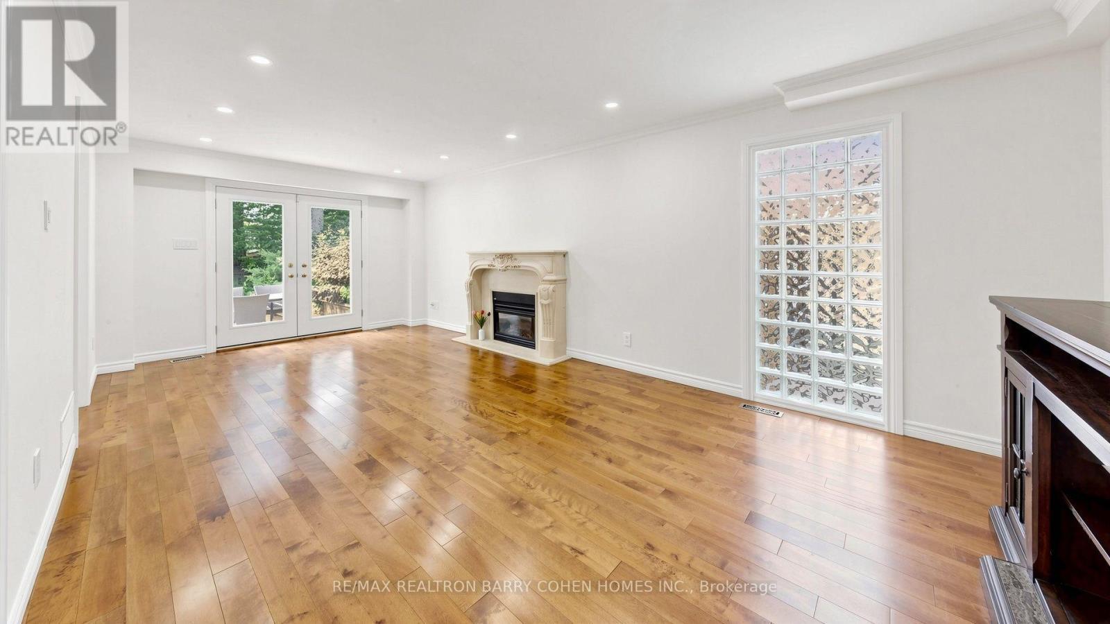Main/Upper - 15 Sonata Crescent, Toronto, ON - Indoor Photo Showing Living Room With Fireplace