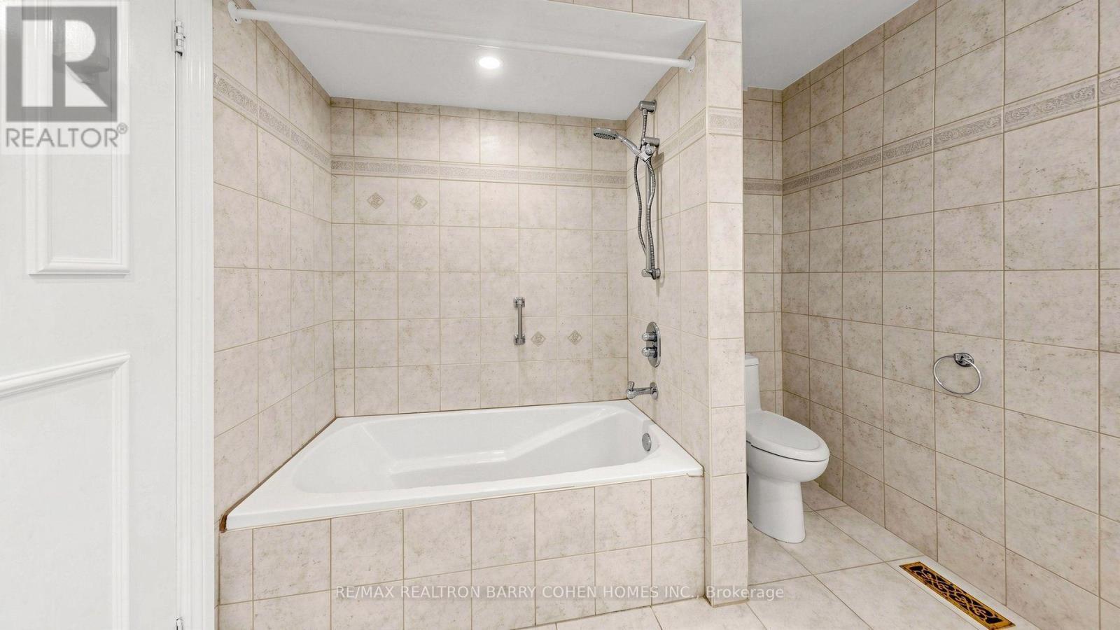 Main/Upper - 15 Sonata Crescent, Toronto, ON - Indoor Photo Showing Bathroom