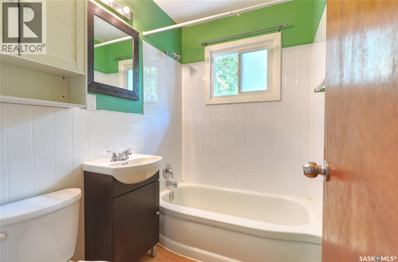 429 St John Street, Regina, SK - Indoor Photo Showing Bathroom