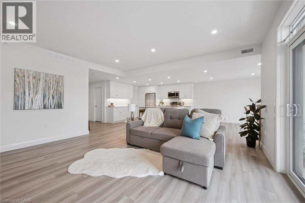 99B Farley Road Unit# 203, Fergus, ON - Indoor Photo Showing Living Room
