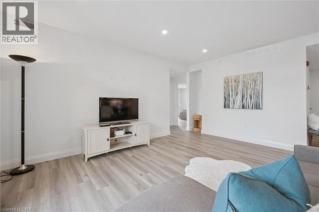 99B Farley Road Unit# 203, Fergus, ON - Indoor Photo Showing Living Room