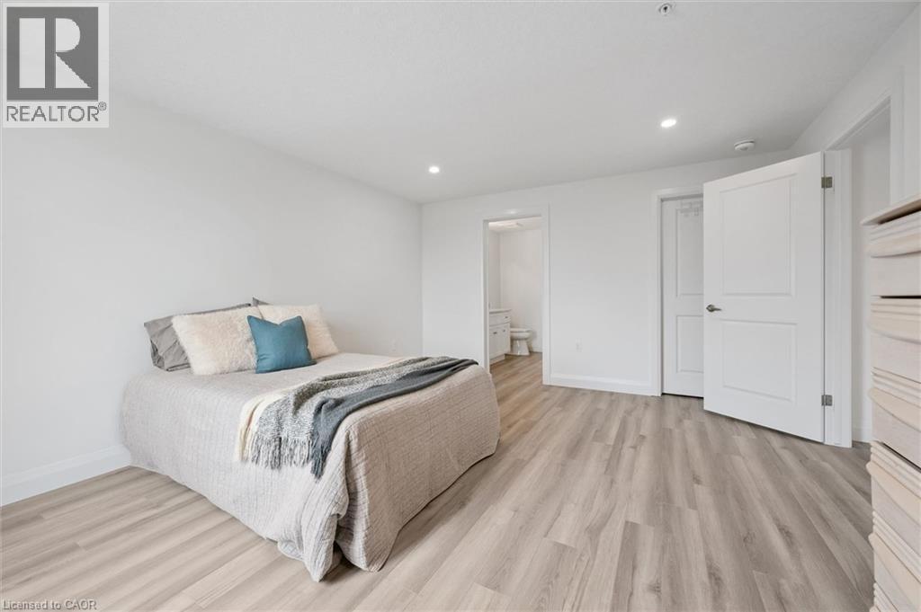 99B Farley Road Unit# 203, Fergus, ON - Indoor Photo Showing Bedroom