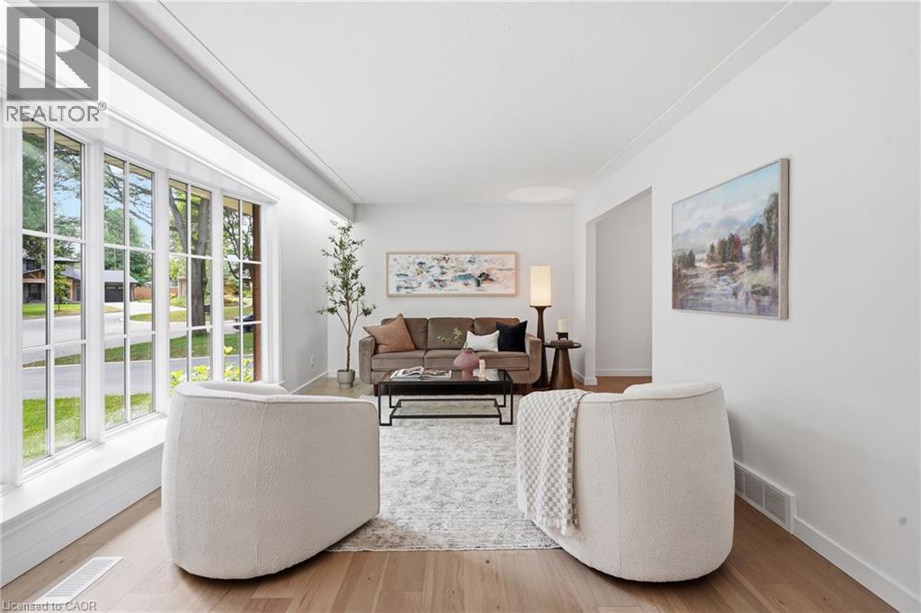356 Coleridge Place, Waterloo, ON - Indoor Photo Showing Living Room