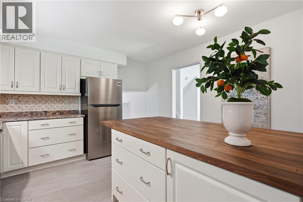 356 Coleridge Place, Waterloo, ON - Indoor Photo Showing Kitchen With Stainless Steel Kitchen