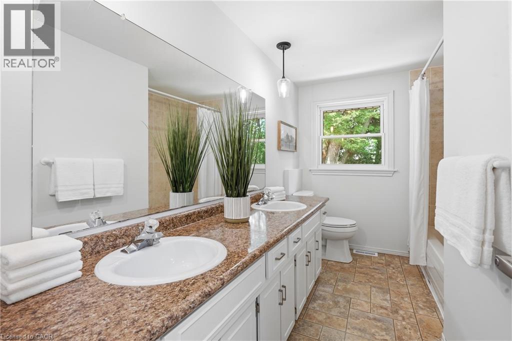 356 Coleridge Place, Waterloo, ON - Indoor Photo Showing Bathroom