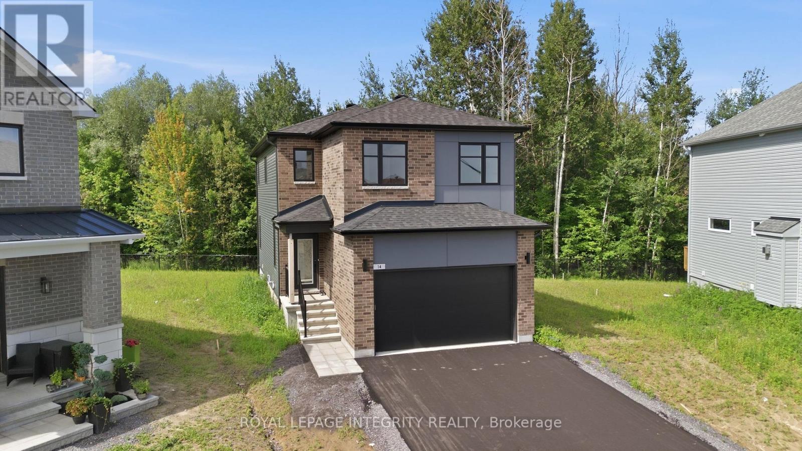 14 Academie Street, Russell, ON - Outdoor