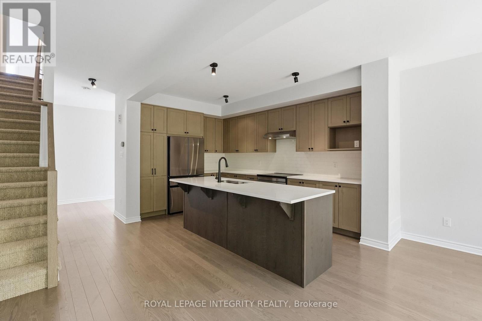 14 Academie Street, Russell, ON - Indoor Photo Showing Kitchen With Upgraded Kitchen