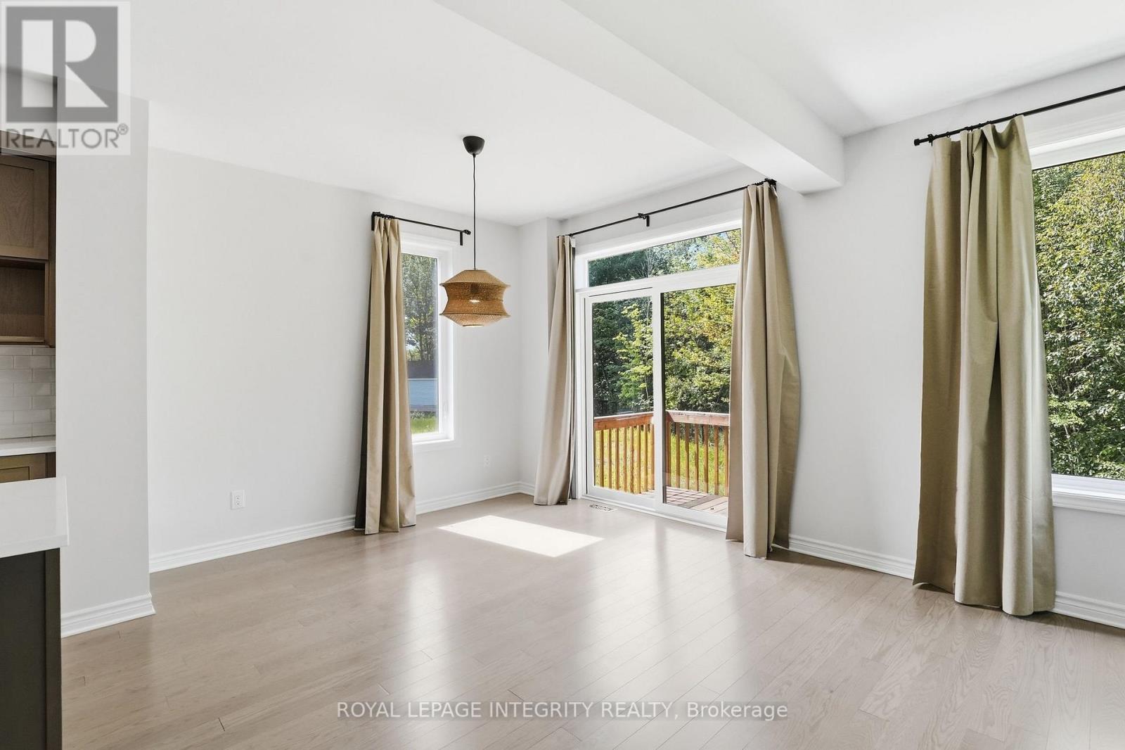 14 Academie Street, Russell, ON - Indoor Photo Showing Other Room