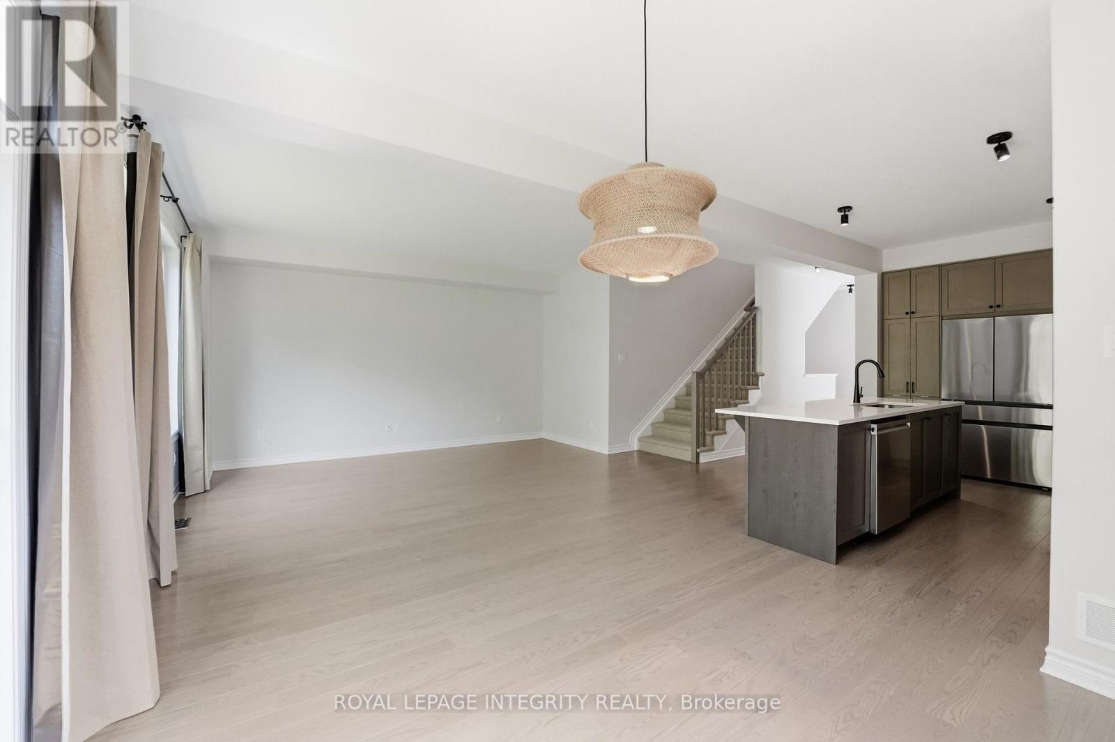 14 Academie Street, Russell, ON - Indoor Photo Showing Kitchen