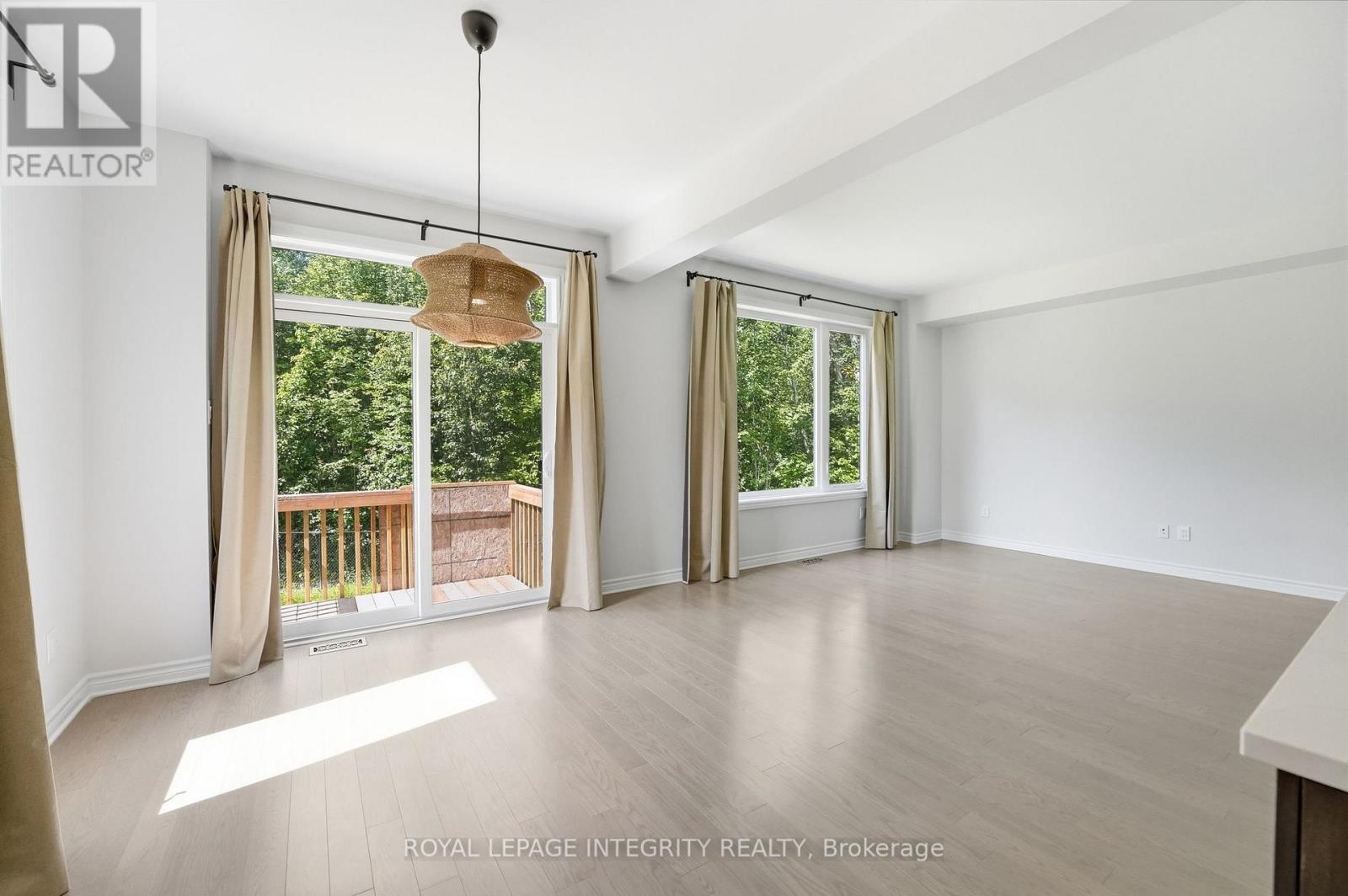 14 Academie Street, Russell, ON - Indoor Photo Showing Other Room