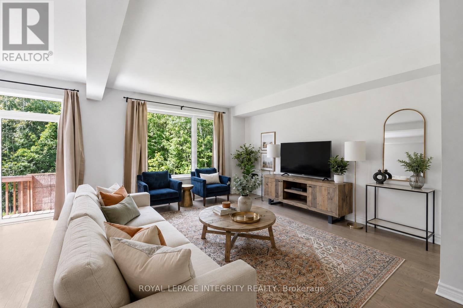 14 Academie Street, Russell, ON - Indoor Photo Showing Living Room