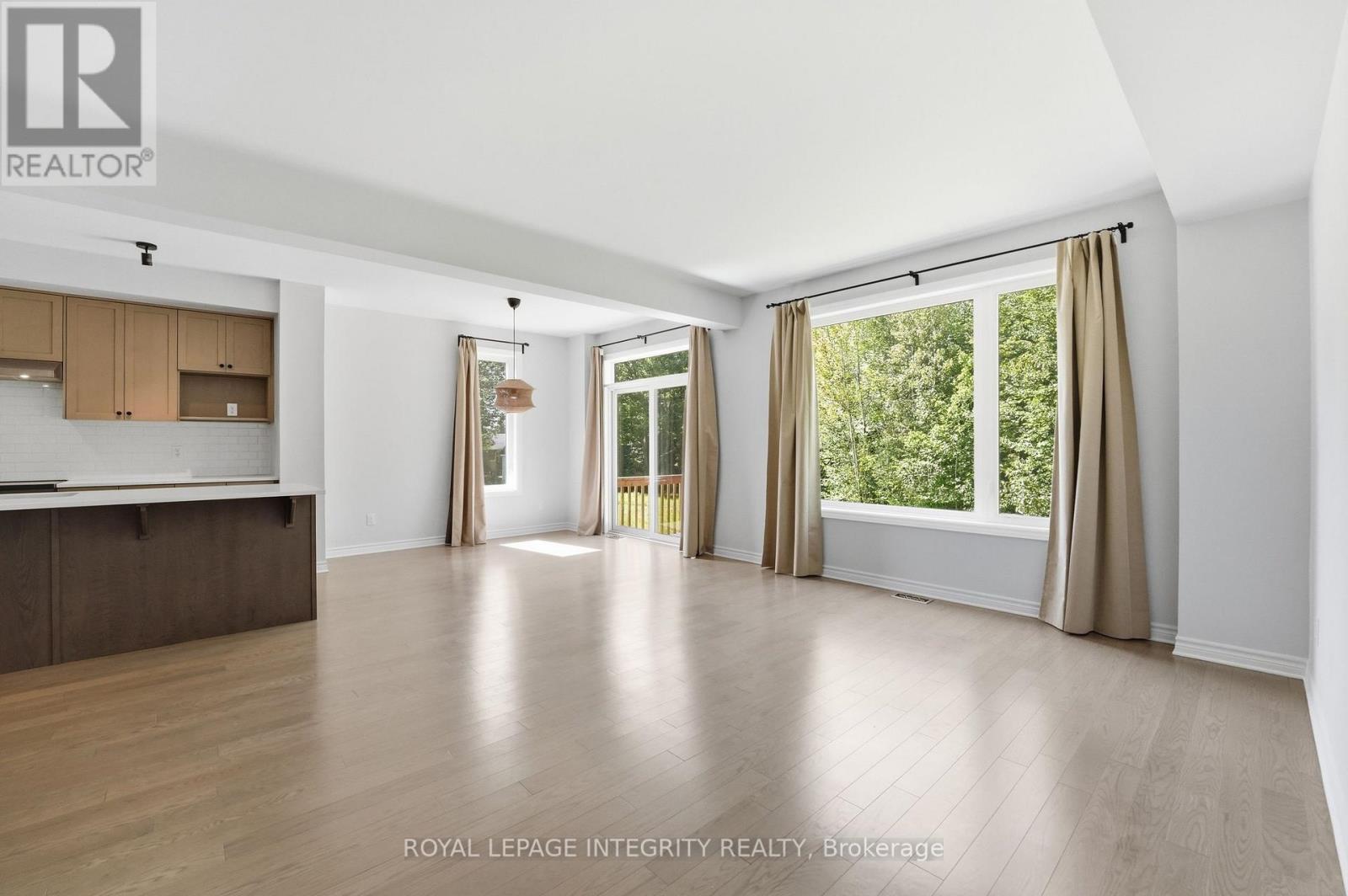 14 Academie Street, Russell, ON - Indoor Photo Showing Kitchen