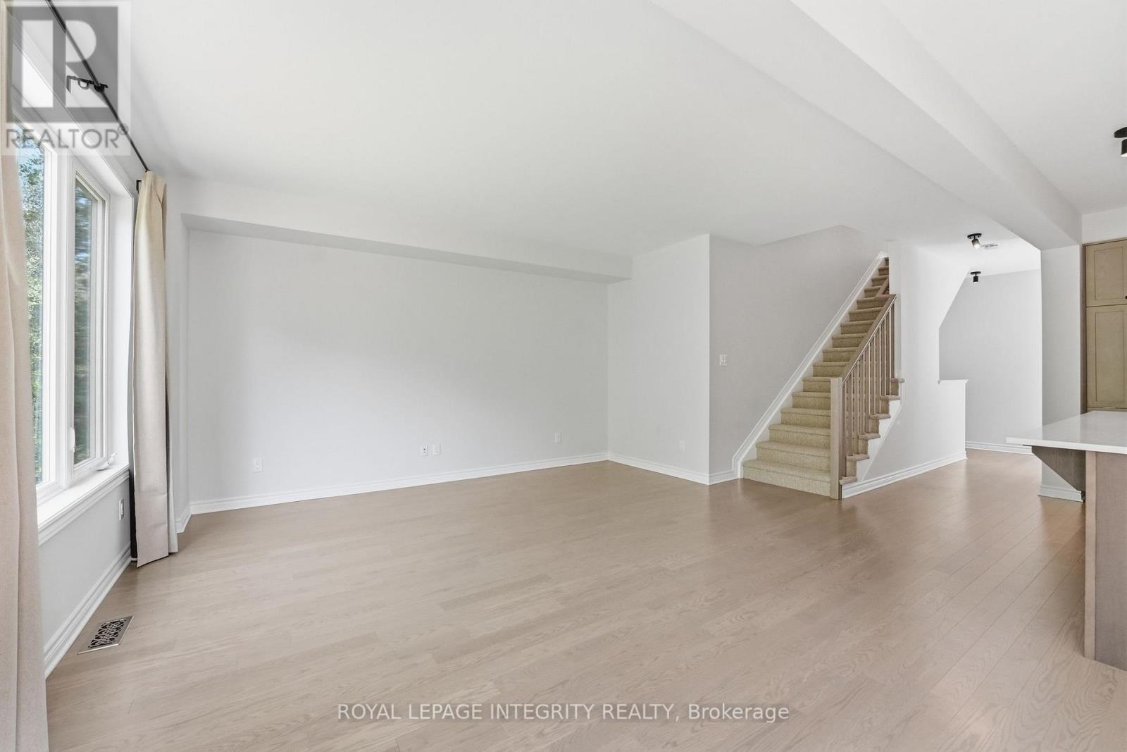 14 Academie Street, Russell, ON - Indoor Photo Showing Other Room