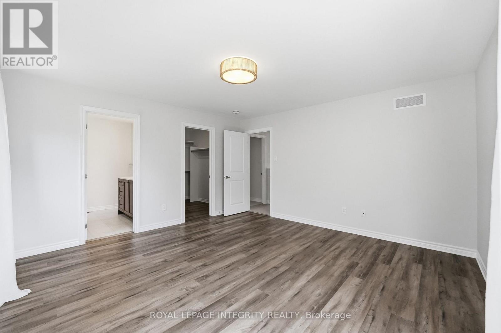 14 Academie Street, Russell, ON - Indoor Photo Showing Other Room