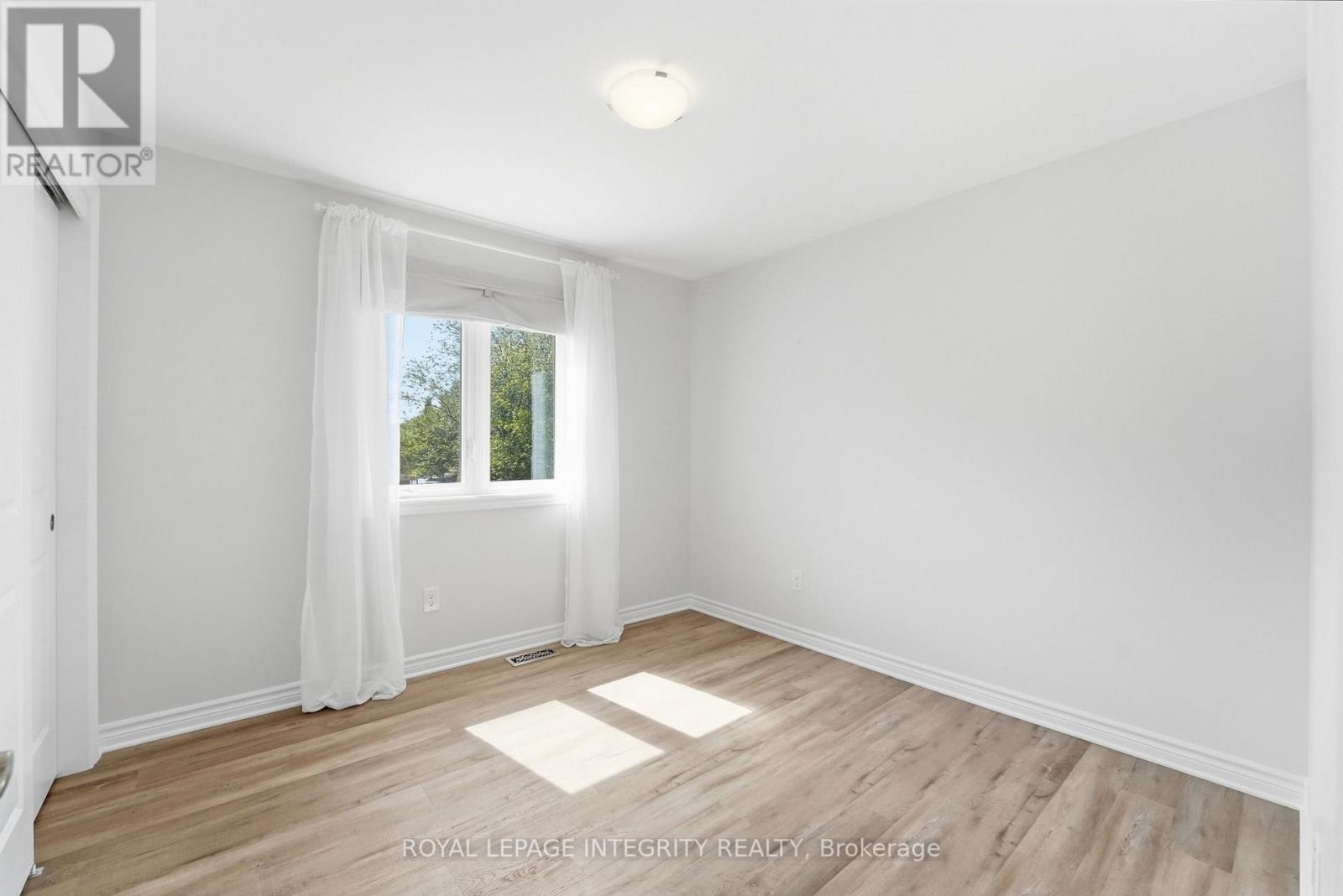 14 Academie Street, Russell, ON - Indoor Photo Showing Other Room