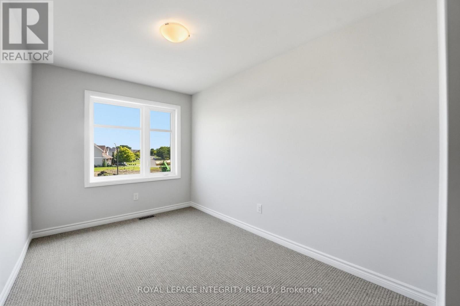 14 Academie Street, Russell, ON - Indoor Photo Showing Other Room