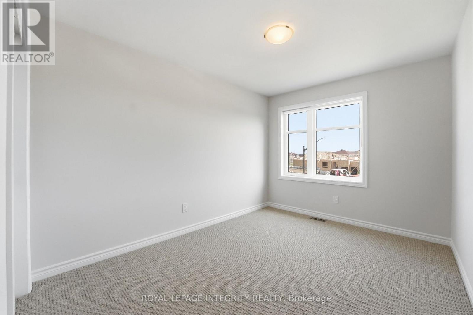 14 Academie Street, Russell, ON - Indoor Photo Showing Other Room