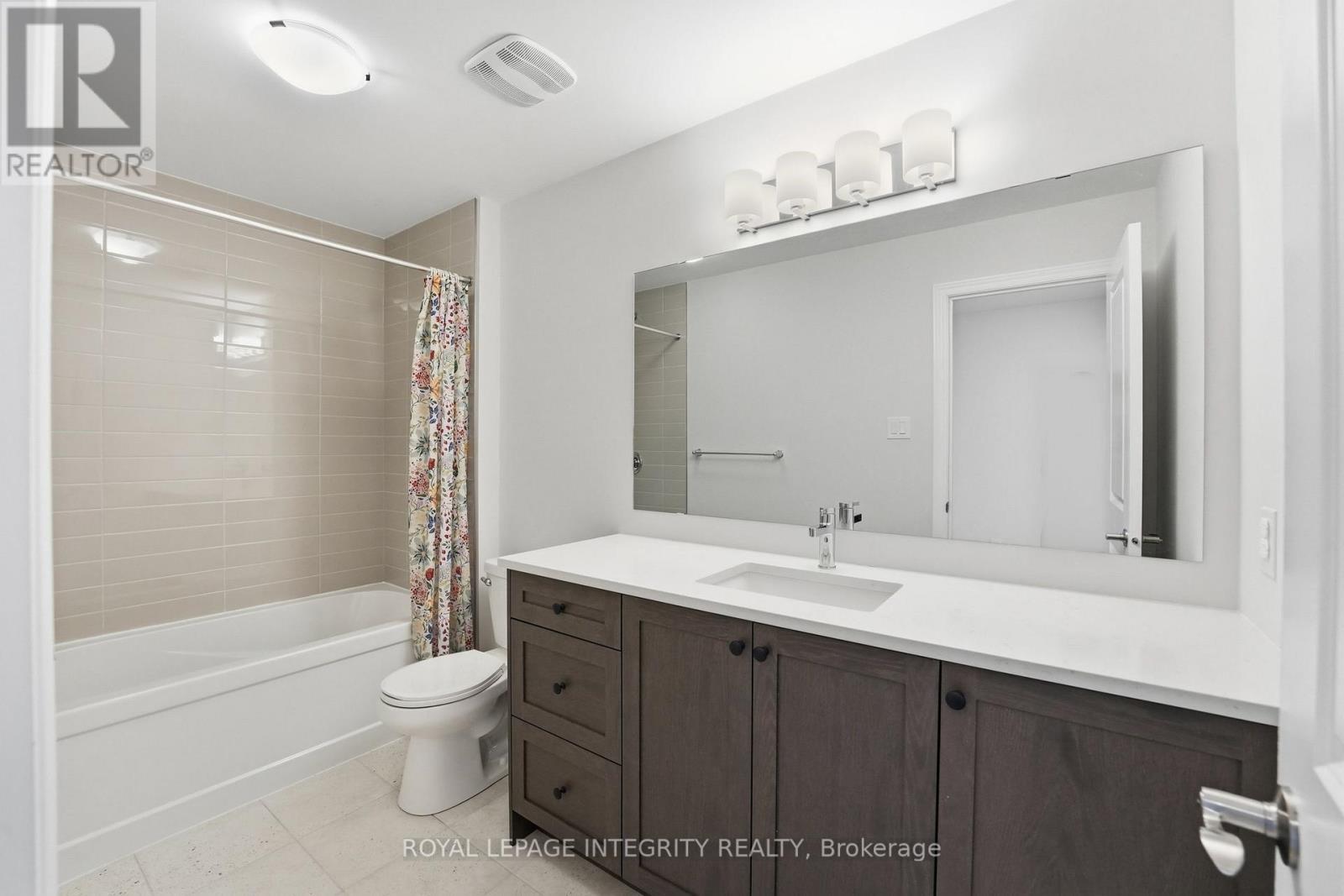 14 Academie Street, Russell, ON - Indoor Photo Showing Bathroom