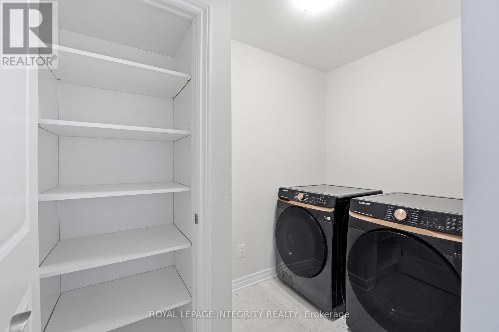 14 Academie Street, Russell, ON - Indoor Photo Showing Laundry Room