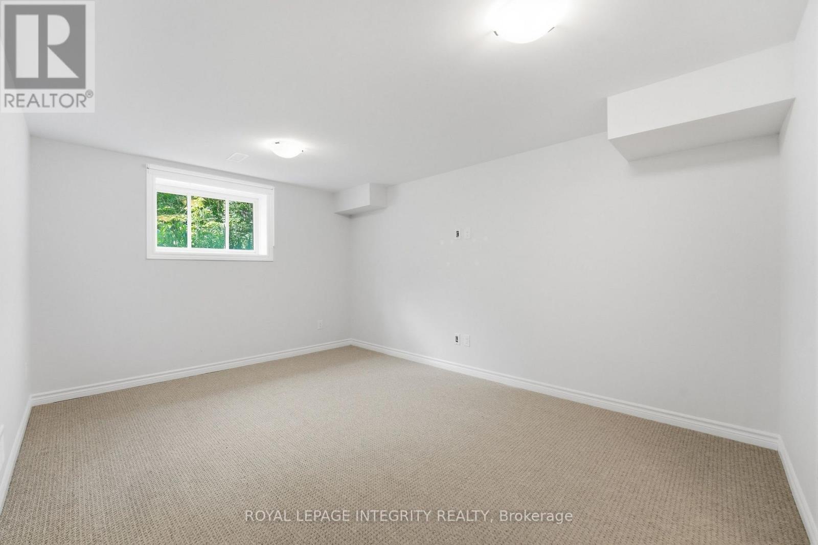14 Academie Street, Russell, ON - Indoor Photo Showing Other Room