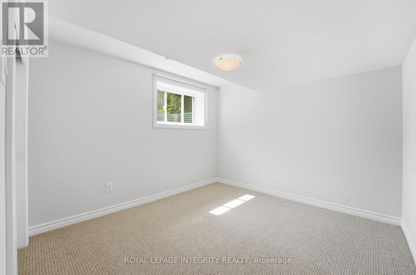 14 Academie Street, Russell, ON - Indoor Photo Showing Other Room