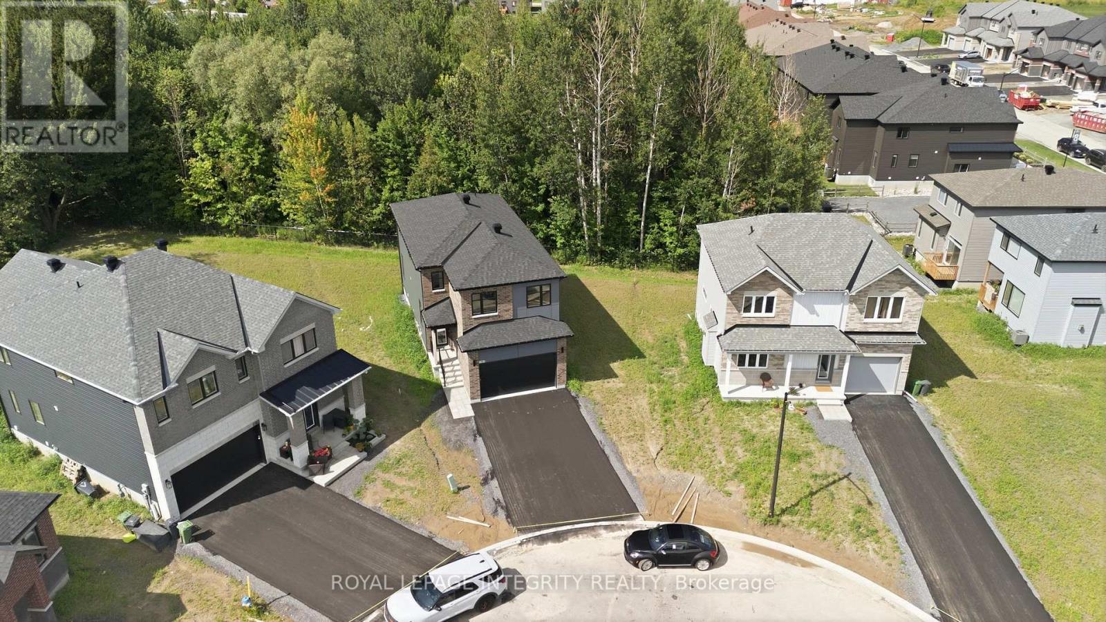 14 Academie Street, Russell, ON - Outdoor