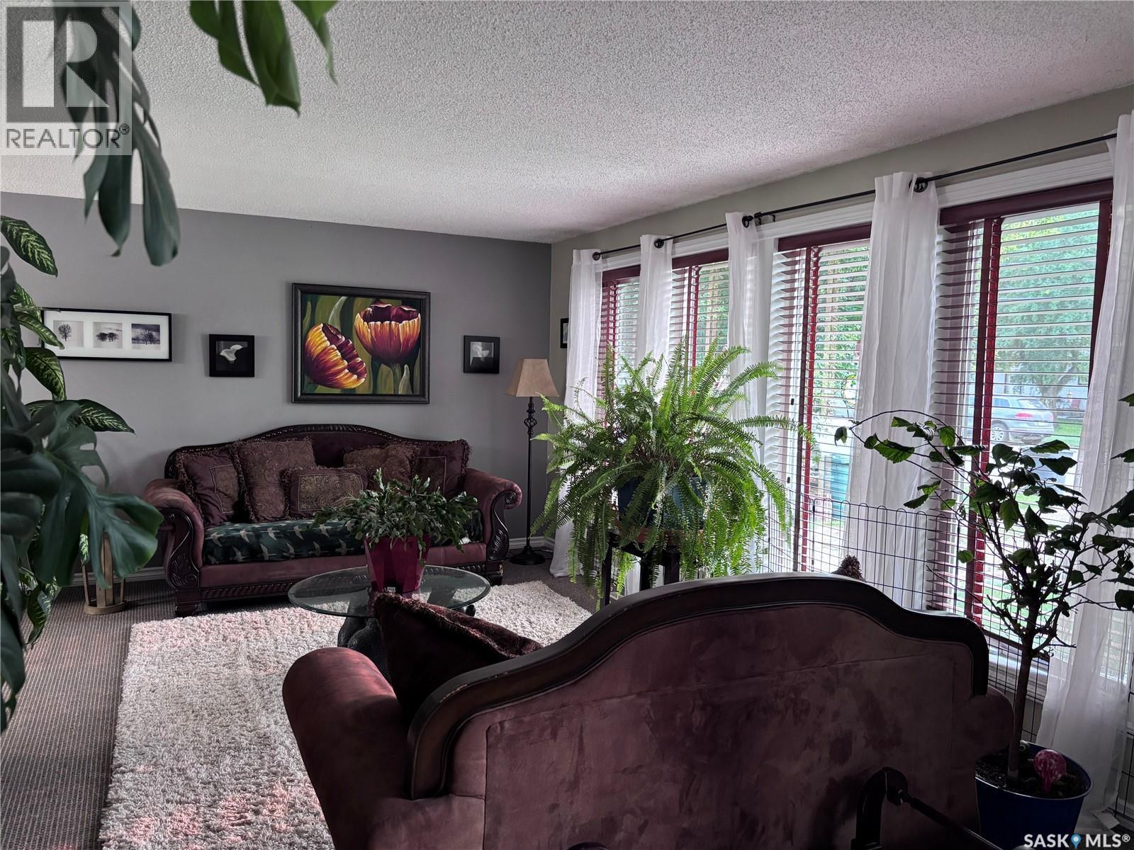 220 4Th Street, Dalmeny, SK - Indoor Photo Showing Living Room