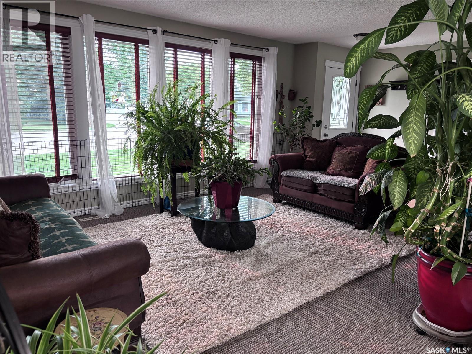 220 4Th Street, Dalmeny, SK - Indoor Photo Showing Living Room