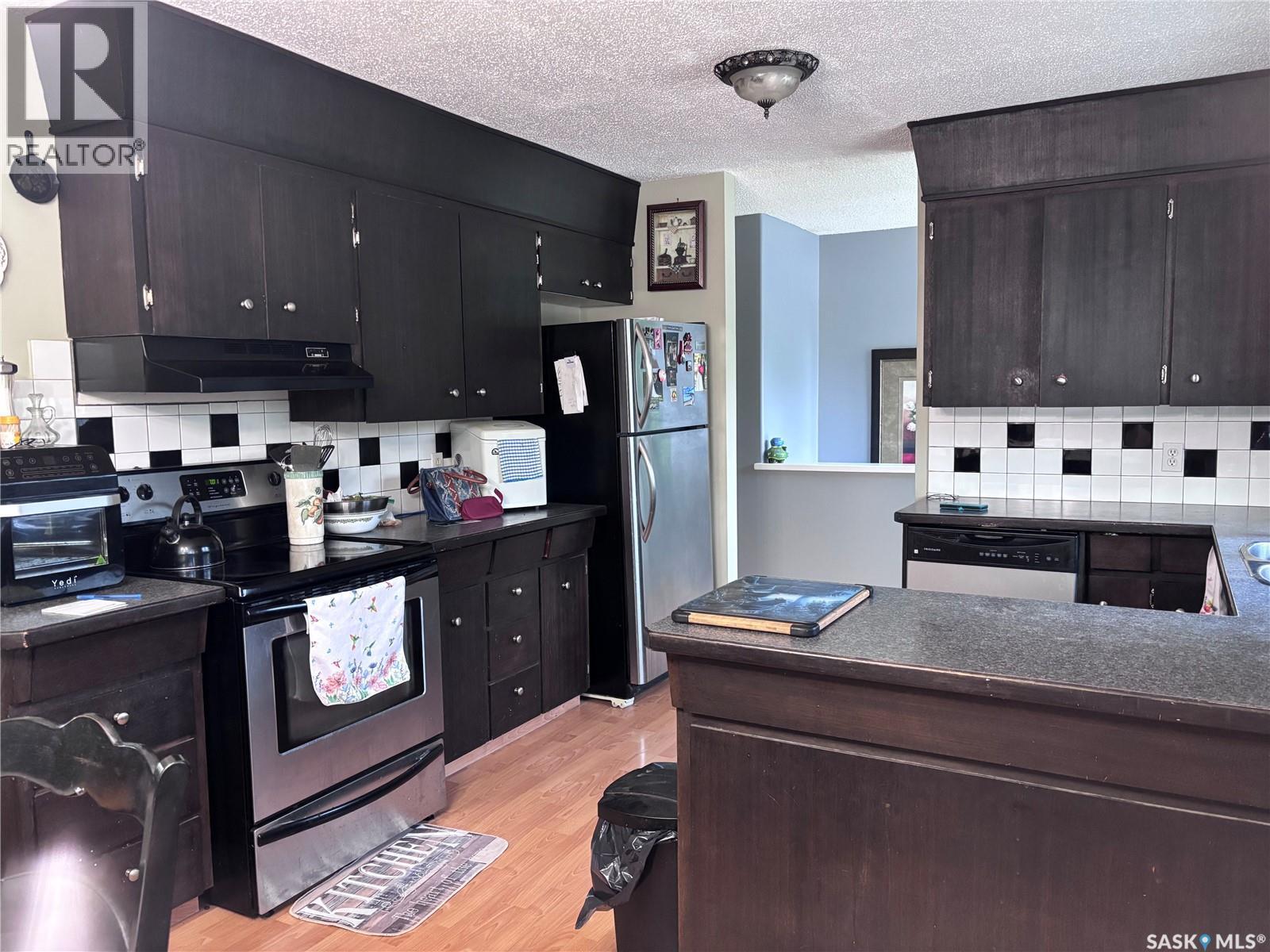 220 4Th Street, Dalmeny, SK - Indoor Photo Showing Kitchen